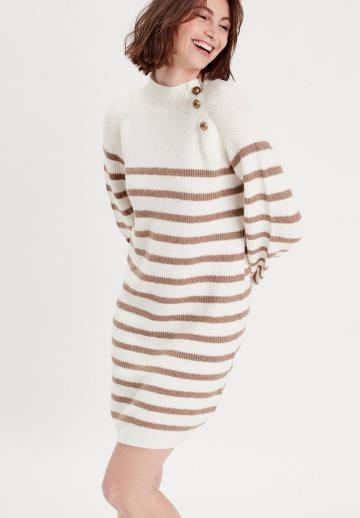 Вязаное платье