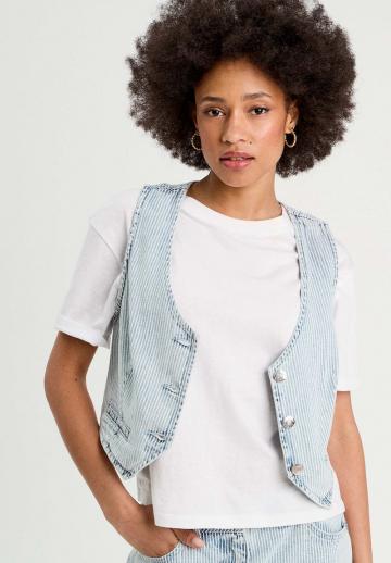 Джинсовая жилетка