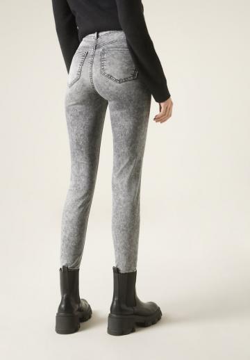 Узкие джинсы