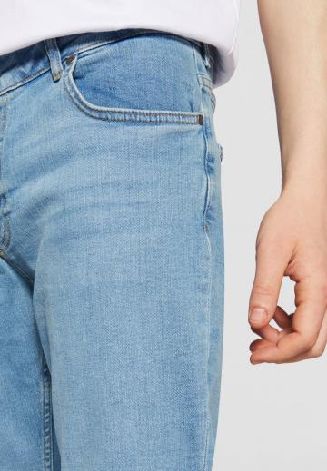 Прямые джинсы