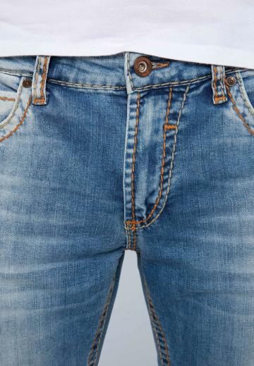 Прямые джинсы