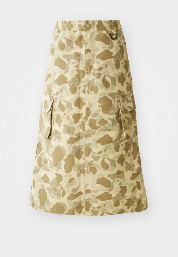 Юбка с накладными карманами