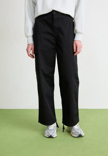 Брюки с накладными карманами
