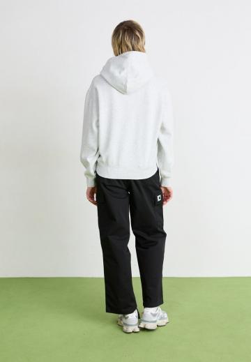 Брюки с накладными карманами