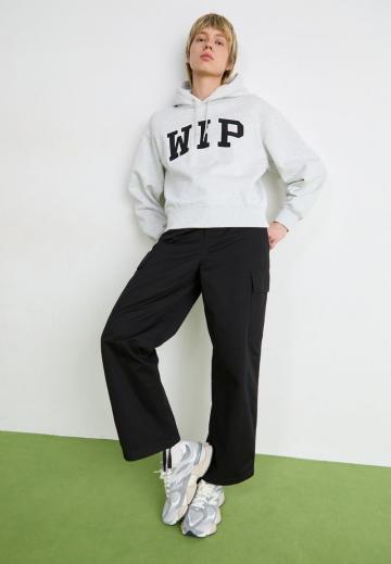 Брюки с накладными карманами