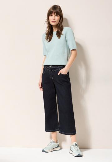 Короткие джинсы