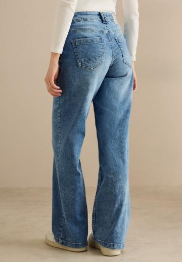Клешеные джинсы