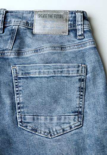 Клешеные джинсы