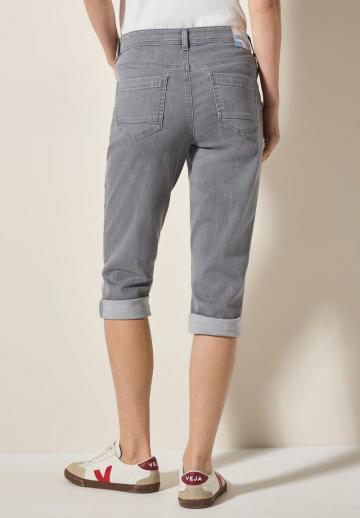 Короткие джинсы