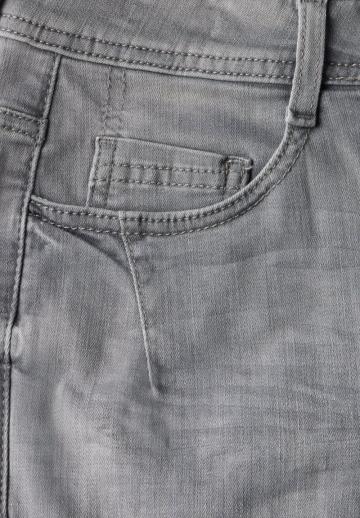 Короткие джинсы