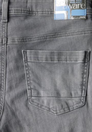 Короткие джинсы