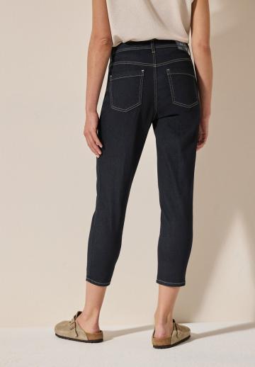 Короткие джинсы