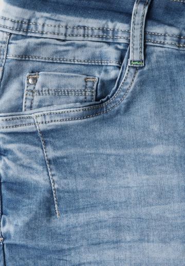 Короткие джинсы