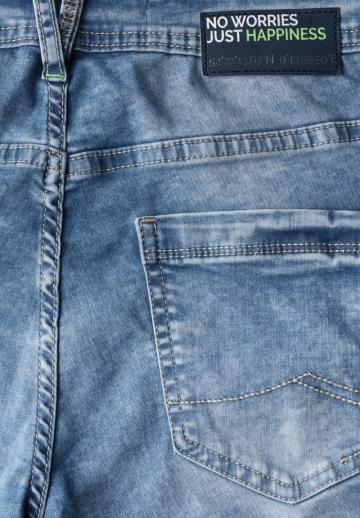 Короткие джинсы