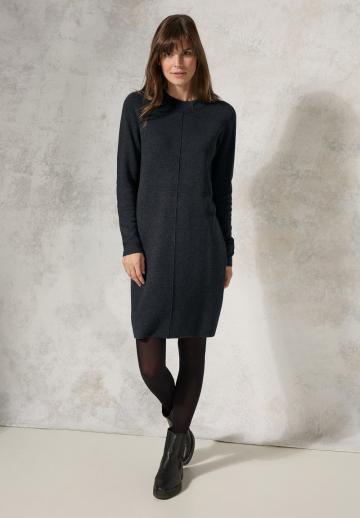 Вязаное платье