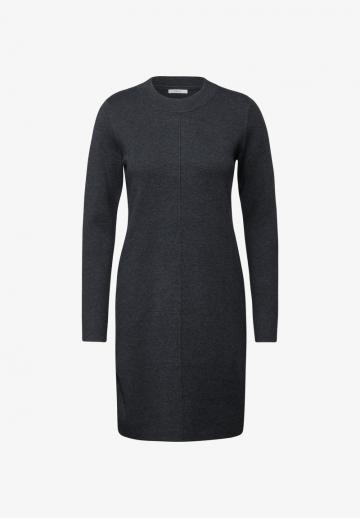 Вязаное платье