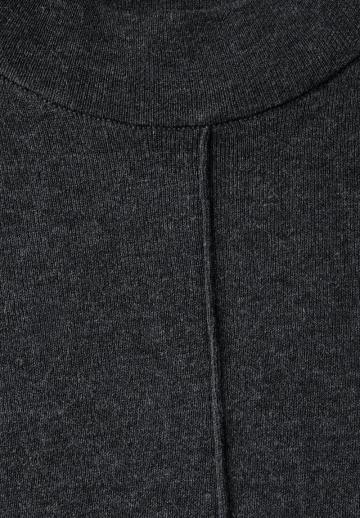 Вязаное платье