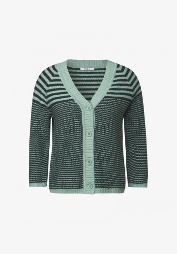 Вязаная кофта