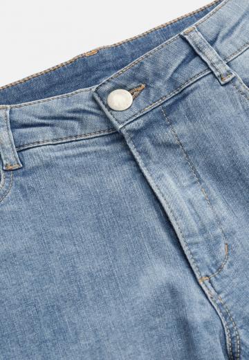 Короткие джинсы