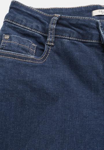 Прямые джинсы