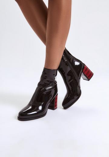 Высокие сапоги