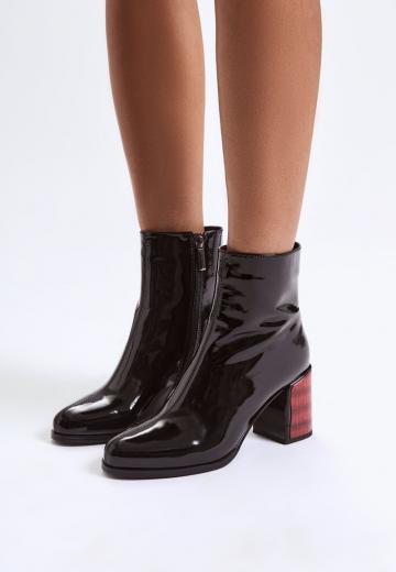 Высокие сапоги