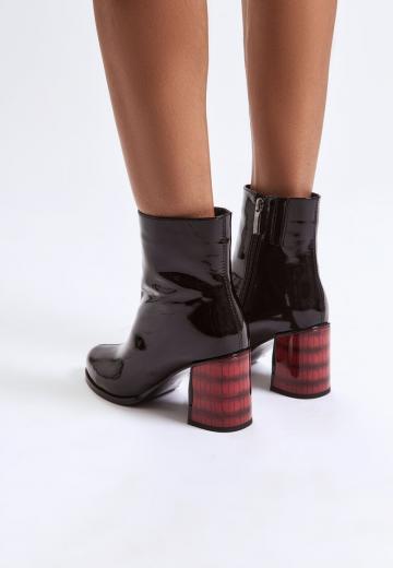 Высокие сапоги