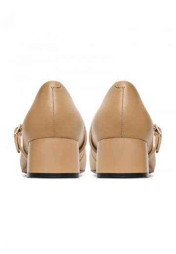 Туфли с высоким носом