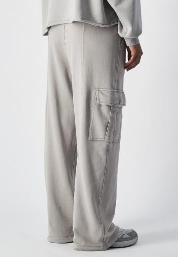 Брюки с накладными карманами