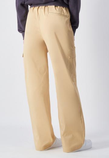 Брюки с накладными карманами