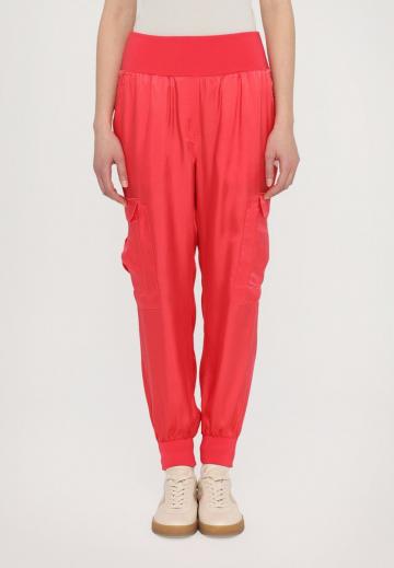 Брюки с накладными карманами