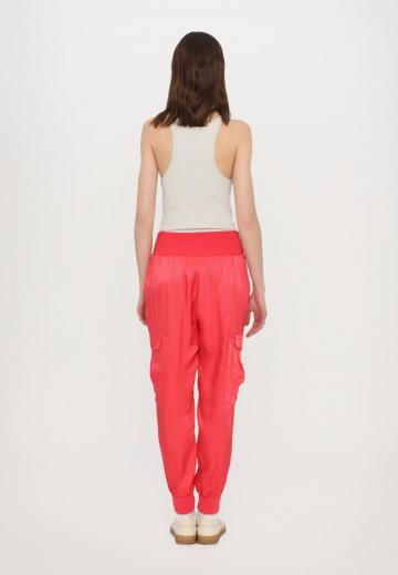 Брюки с накладными карманами