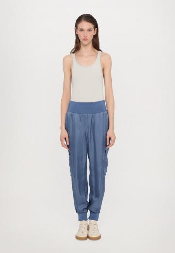 Брюки с накладными карманами