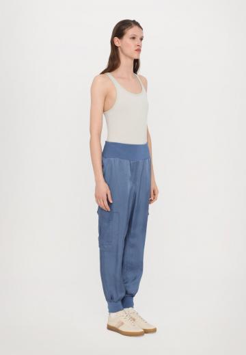 Брюки с накладными карманами