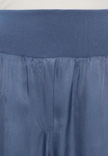 Брюки с накладными карманами