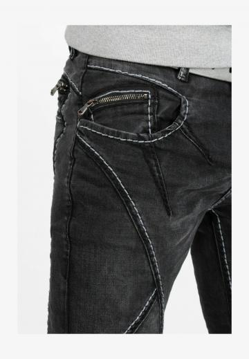 Прямые джинсы