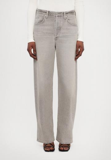 Джинсы бойфренда