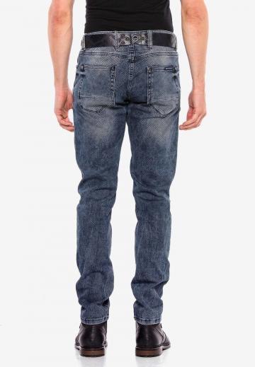 Узкие джинсы