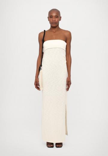 Платье без бретелек