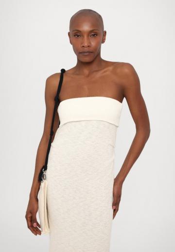 Платье без бретелек