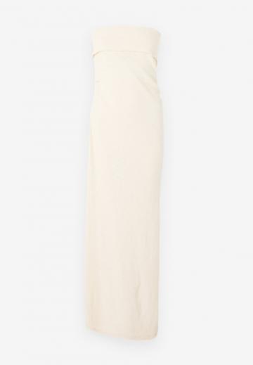 Платье без бретелек