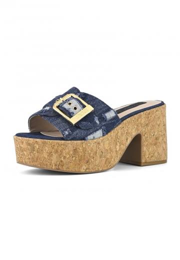 Босоножки на каблуке