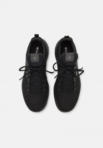 Походные кроссовки