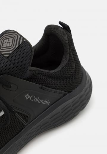 Походные кроссовки