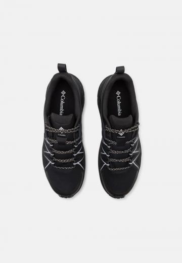 Походные кроссовки