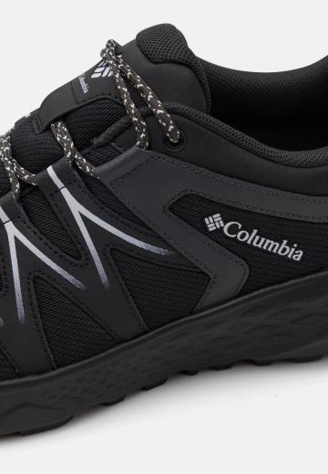 Походные кроссовки