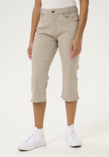 Короткие джинсы