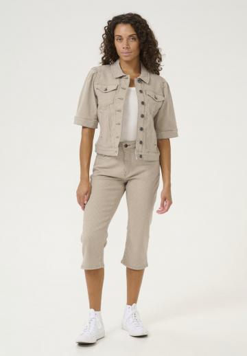 Короткие джинсы