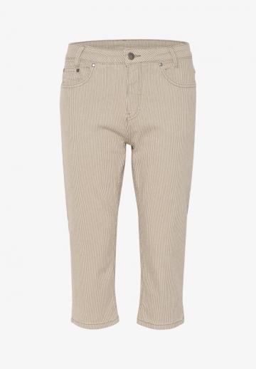 Короткие джинсы