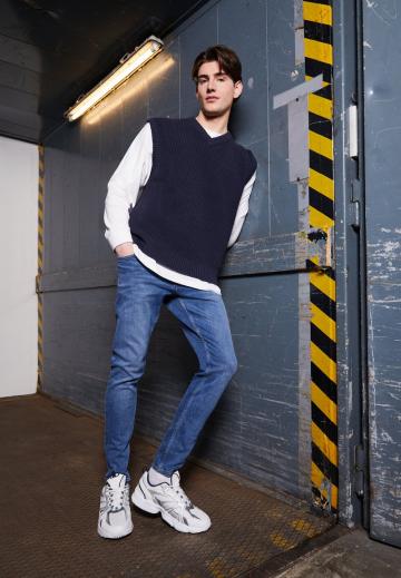 Прямые джинсы